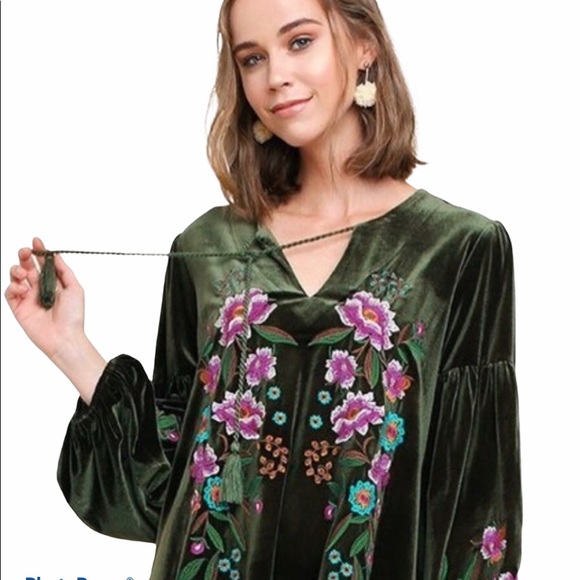 V-neck Velvet Balloon Sleeve Dress - Picture 5 of 10